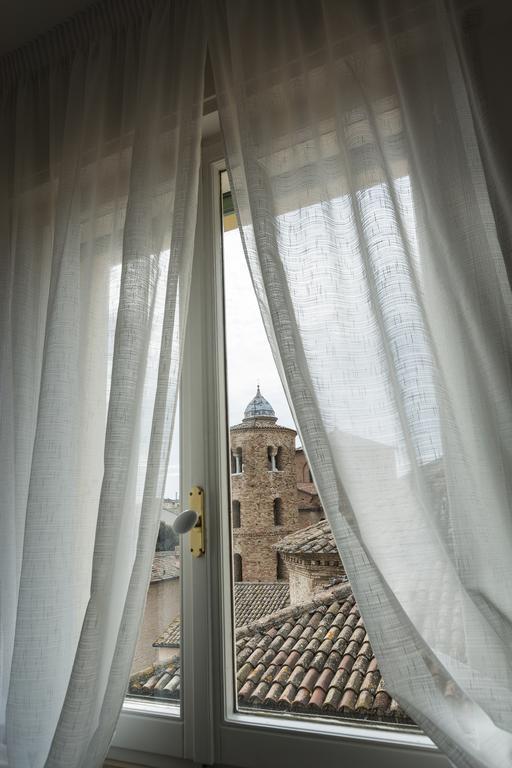 St. Vitale'S Basilic View Elegant Apartment Ravenna Bagian luar foto